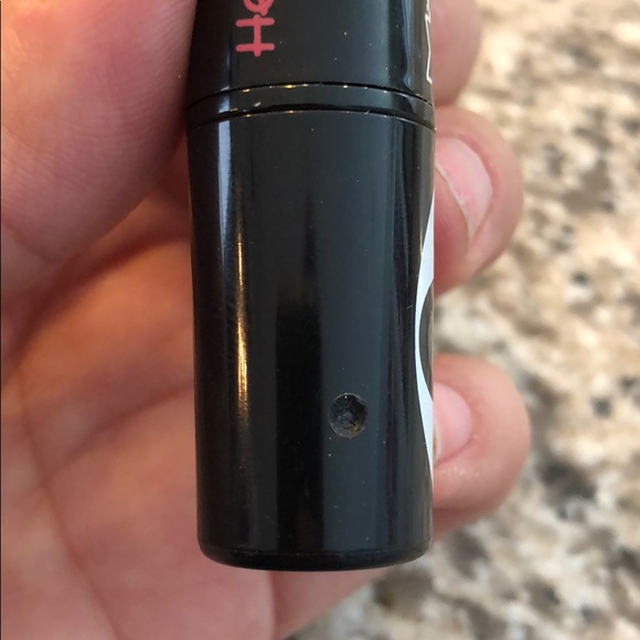 MAC Cosmetics x Sanrio Strayin’ Frost lipstick - Picture 5 of 5